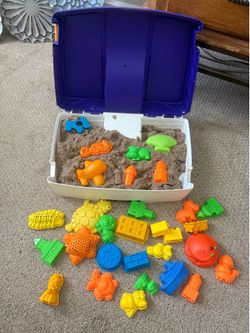 Kinetic sand toy