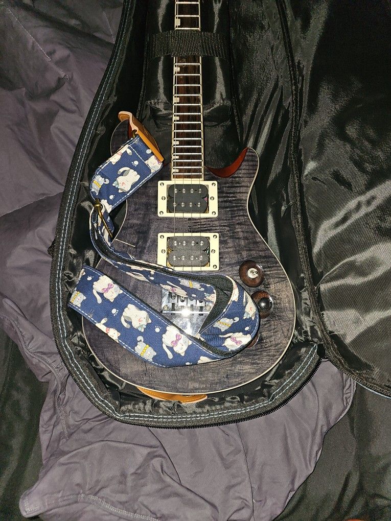 Flight Electric ukulele Tenor /w Case