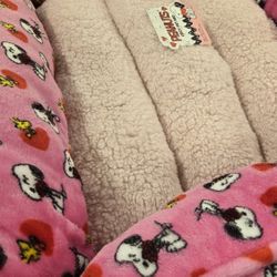 Snoopy Cozy Pet Bed