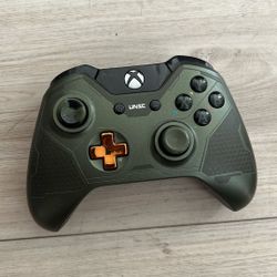 Master Chief Xbox Controller And Turtle Beach Headset