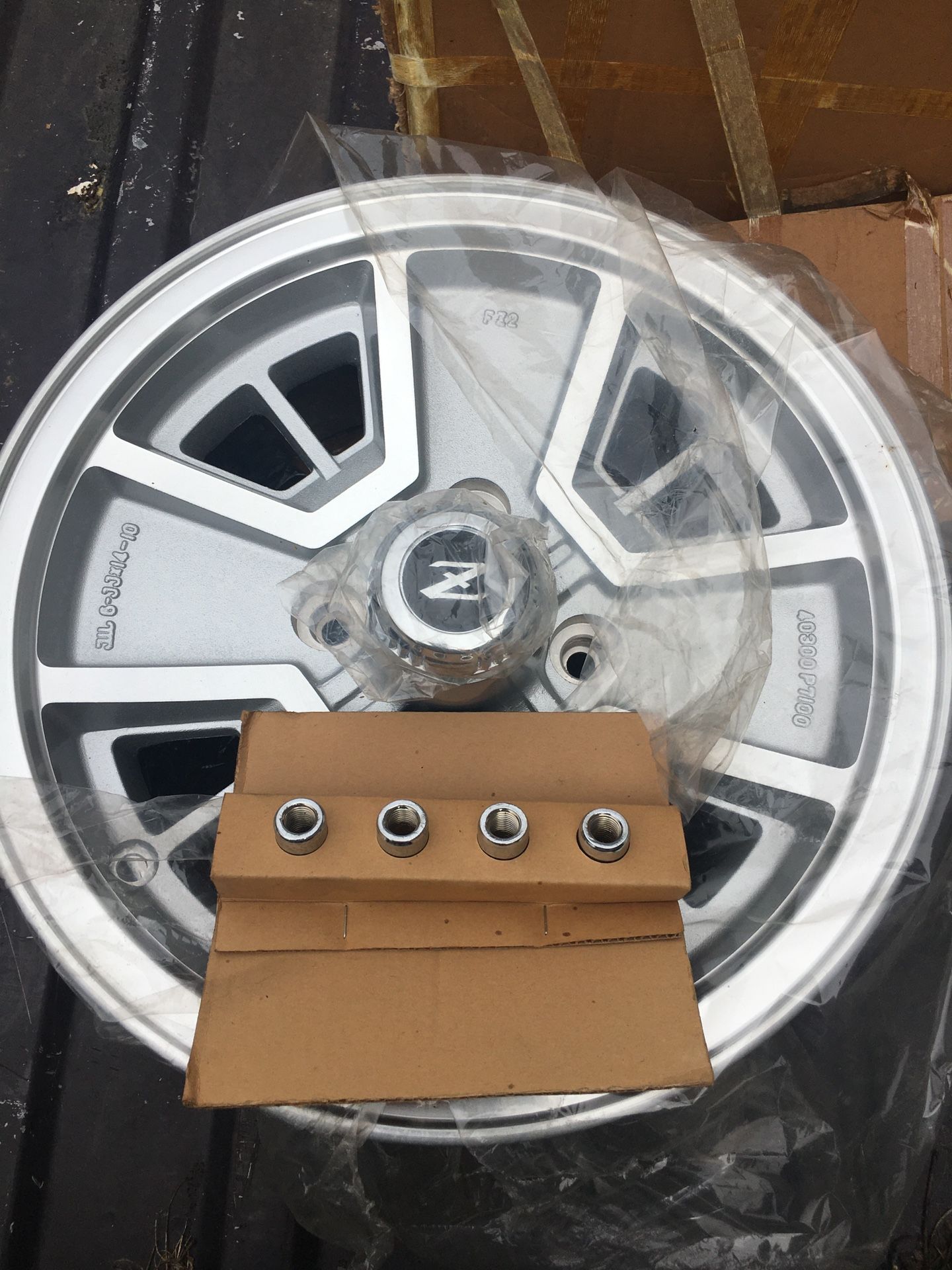 BRAND NEW 1-FACTORY NISSAN DATSUN 280-ZX 4-SPOKE ALUMINUM RIM 1979