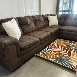 BROWN SECTIONAL COUCH W/ FREE DELIVERY