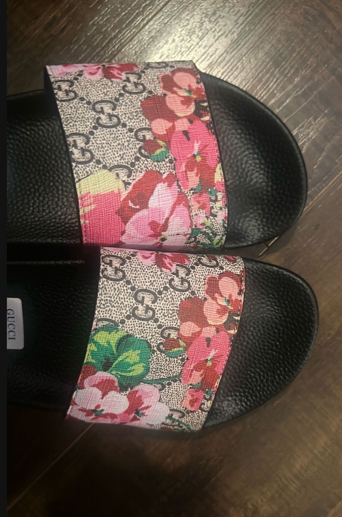 Gucci slides Size 8
