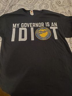 New t -shirt! Size small 15$