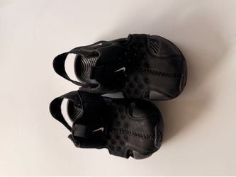 Nike child sandals size 4c