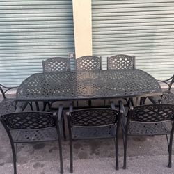 Patio,Outdoor dining Set,8 Chairs and Table.