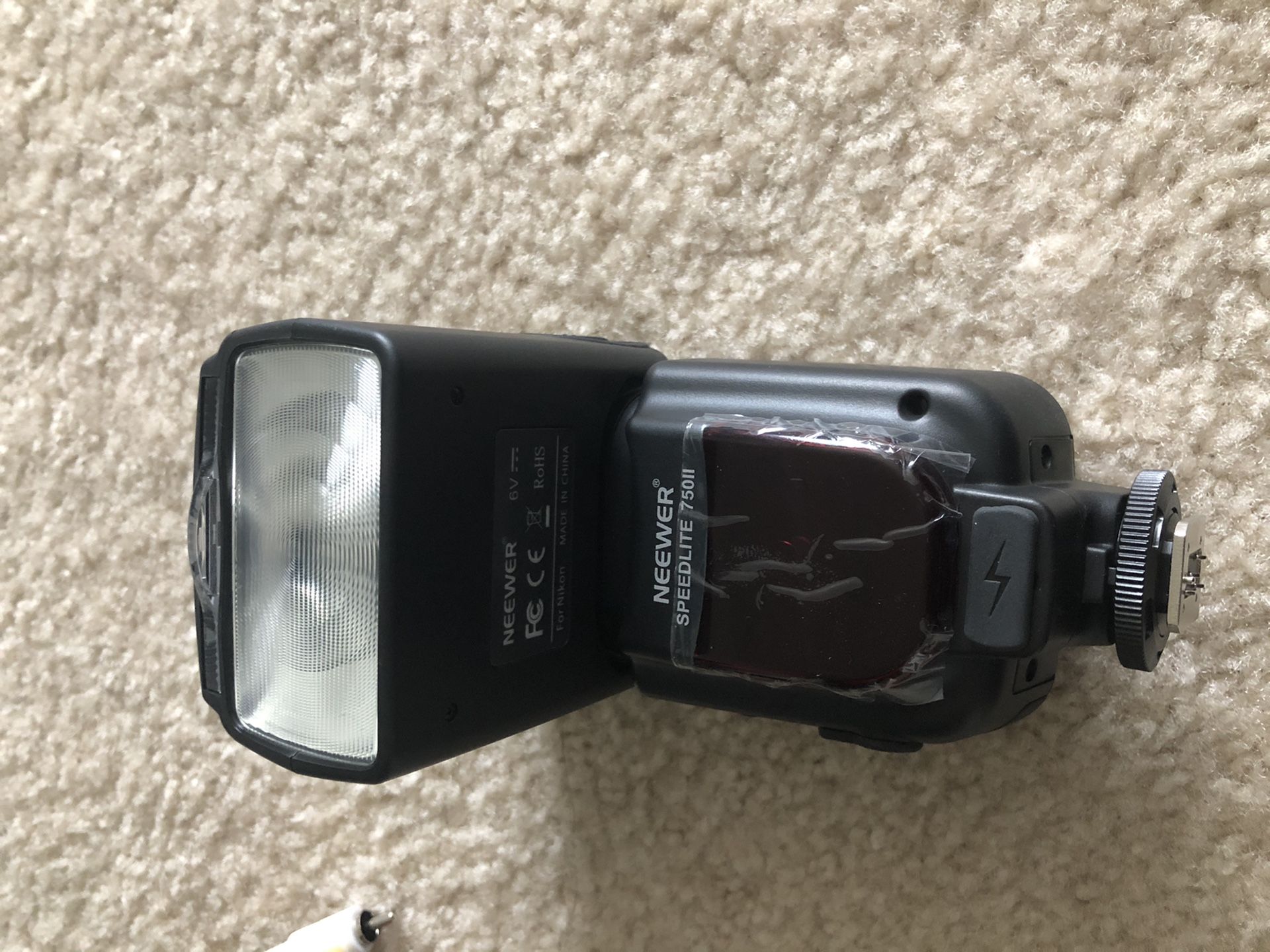 Nikon D5200 DSLR camera with brand new sealed Neewer 750II TTL Flash