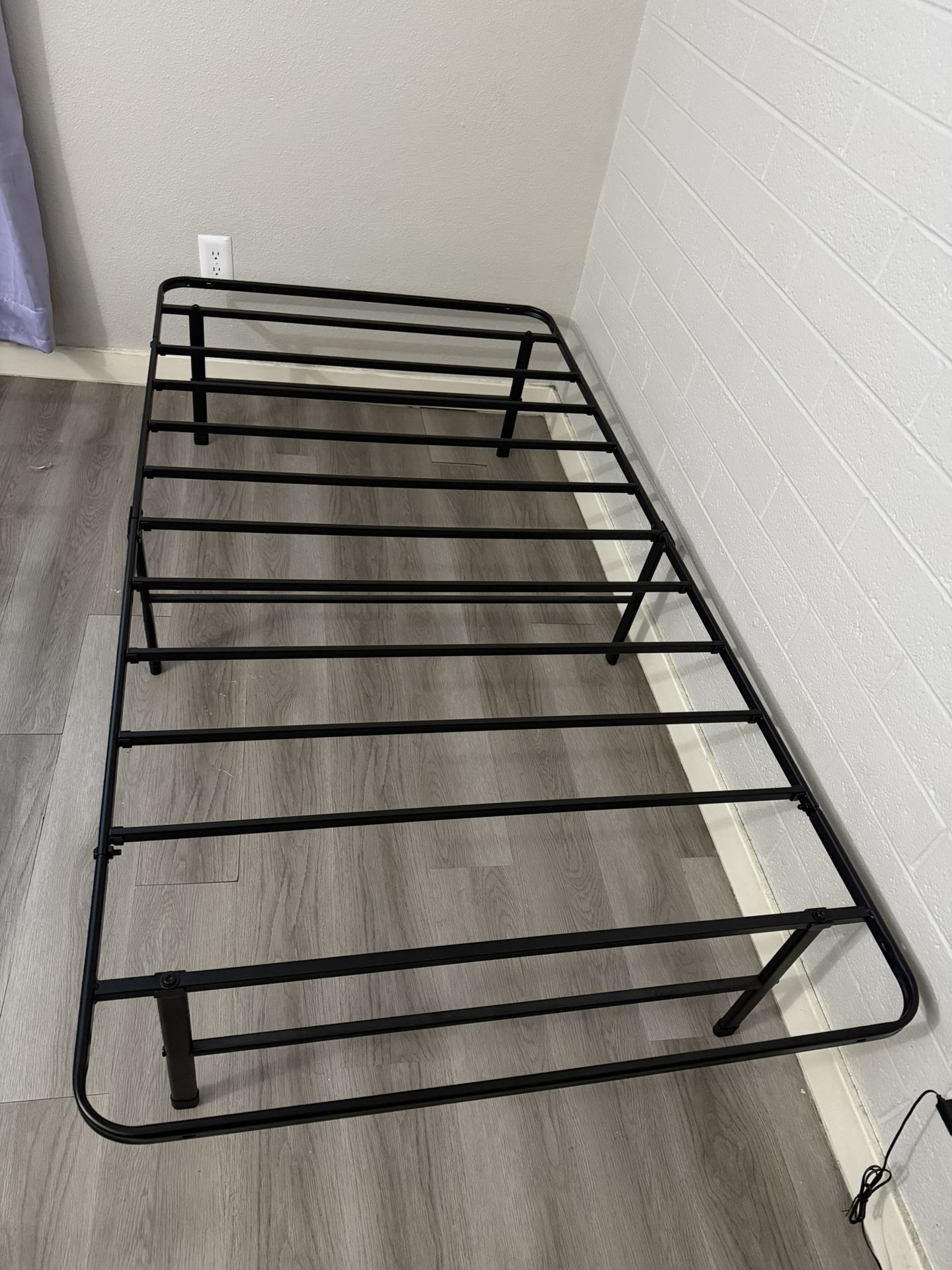 Foldable - Zinus 14in Twin Metal Bed Frame