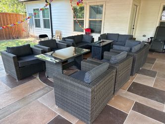 New inbox patio set with cushions