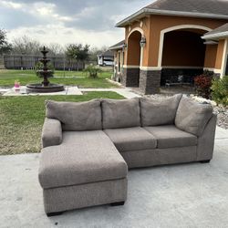 Beautiful small sectional good condition super comfy asking 300 8ft x 5ft4in