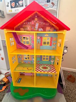 Peppa pig house & accessories
