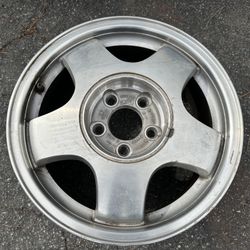 One Chevy lumina or Monte 16 inch aluminum rim. 5 on 115mm -