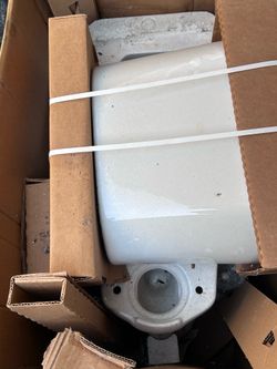 Glacier Bay all-in-one high efficiency toilet 686 826