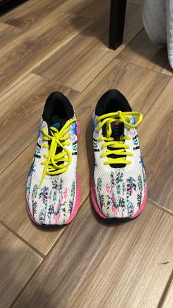 ASICS woman’s tennis 8.5