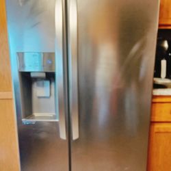 LG Refrigerator with Ice maker and water dispenser