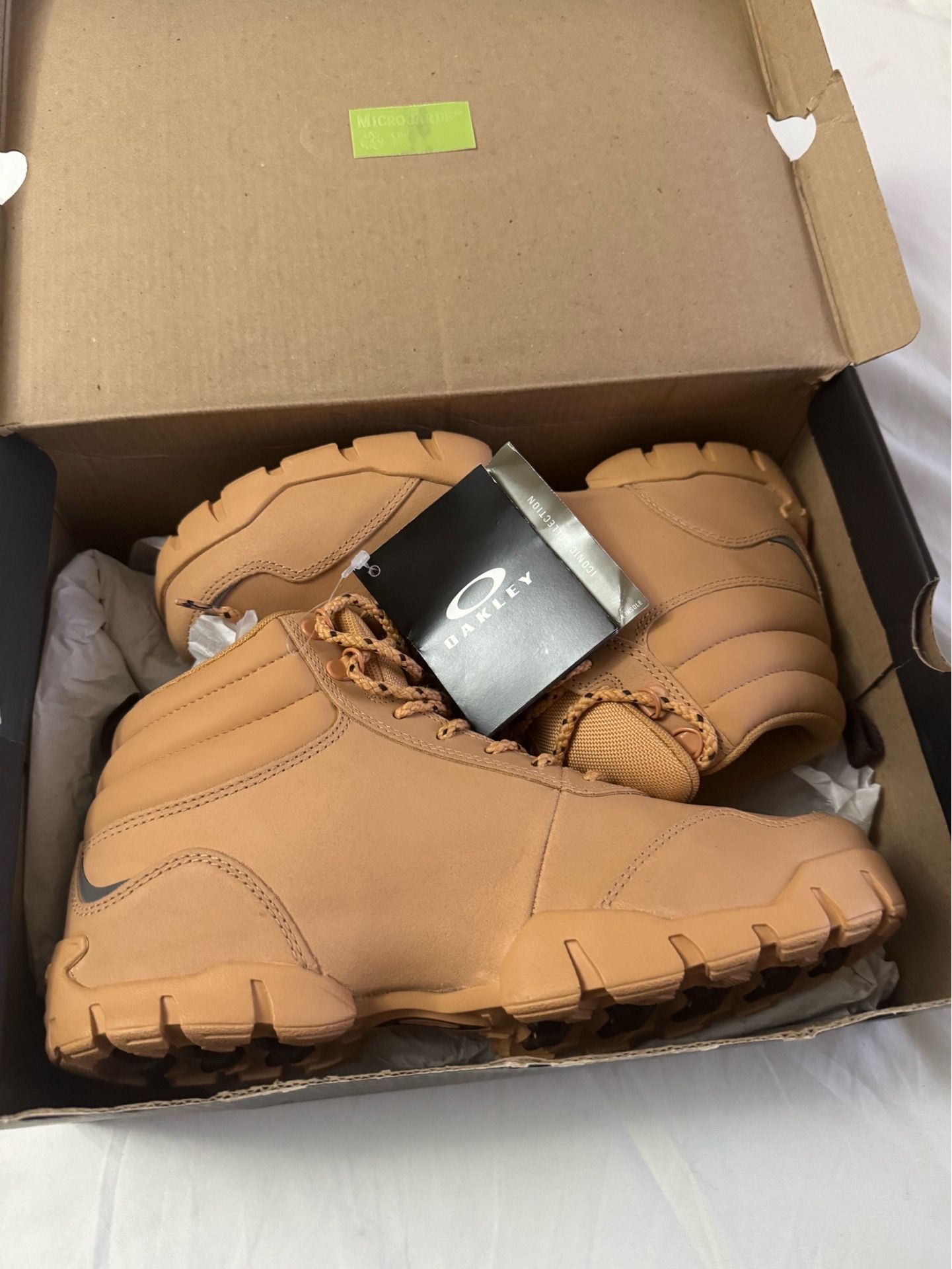 Oakley boots 8.5 /9 new