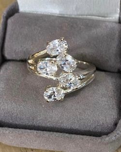 Anillo stainlend size 7 piedras Zircon Joyería antigua
