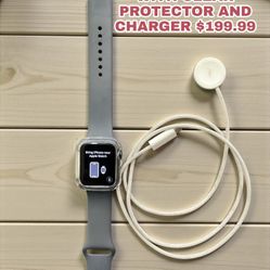 APPLE WATCH SE WITH CLEAR PROTECTOR AND CHARGER  