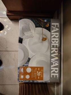 Faberware Calais 20 piece dinnerware with 22k real gold trim
