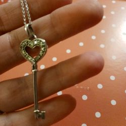 Kay Jewlers  Key and Heart Necklace 