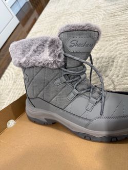 NEW Skechers Women’s Winter Boots Gray Faux Fur – Size 9.5