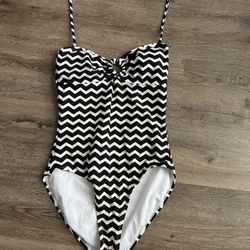Ladies Old Navy Swimsuit Size Medium 