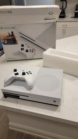 XBOX ONE 500GB CONSOLA Y CONTROL ( CAJA ABIERTA PERO NUNCA USADO)