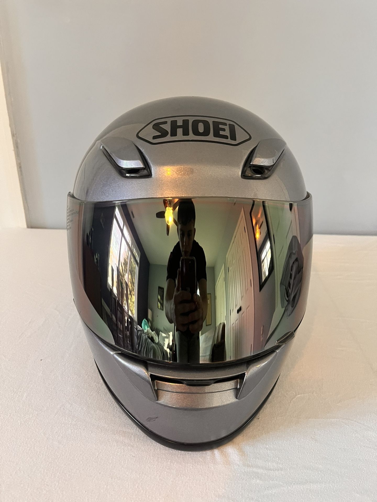 SILVER SHOEI RF-1000 MOTORCYLCE HELMET RF-1000 DOT SNELL APPROVED, COMES WITH CASE