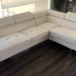 2-Piece White Leather Sectional (Finance and Delivery)