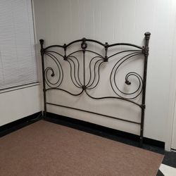 California King size headboard - can DELIVER almost anywhere for $20 extra - gently used and in very good condition 😍