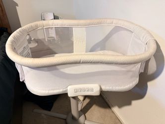 HALO BassiNest Premiere Series Swivel Sleeper