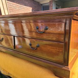 Wooden TV Media Cabinet/Mueble de Madera para TV