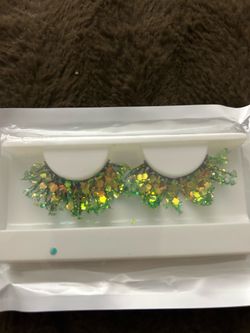 Green glitter long lashes