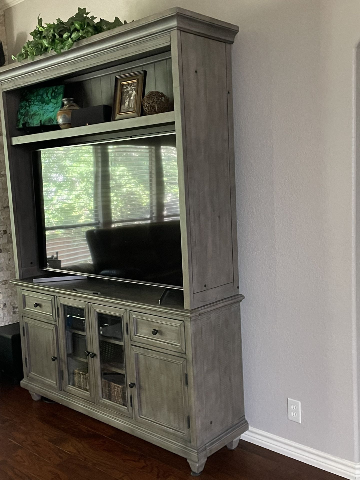 Havertys Beckley Entertainment Center for Sale in Schertz, TX OfferUp