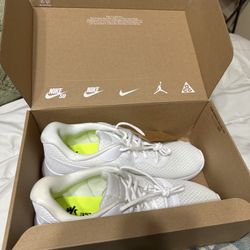 Nike white Tanjun FlyEase trainers. Size US 11.5