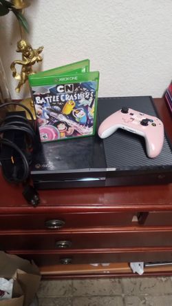 Xbox one with 1 game used remote Xbox works great