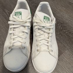 Adidas  Sneakers size  5 1/2