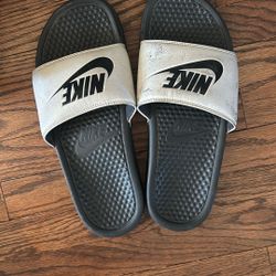 Used White Nike Slides