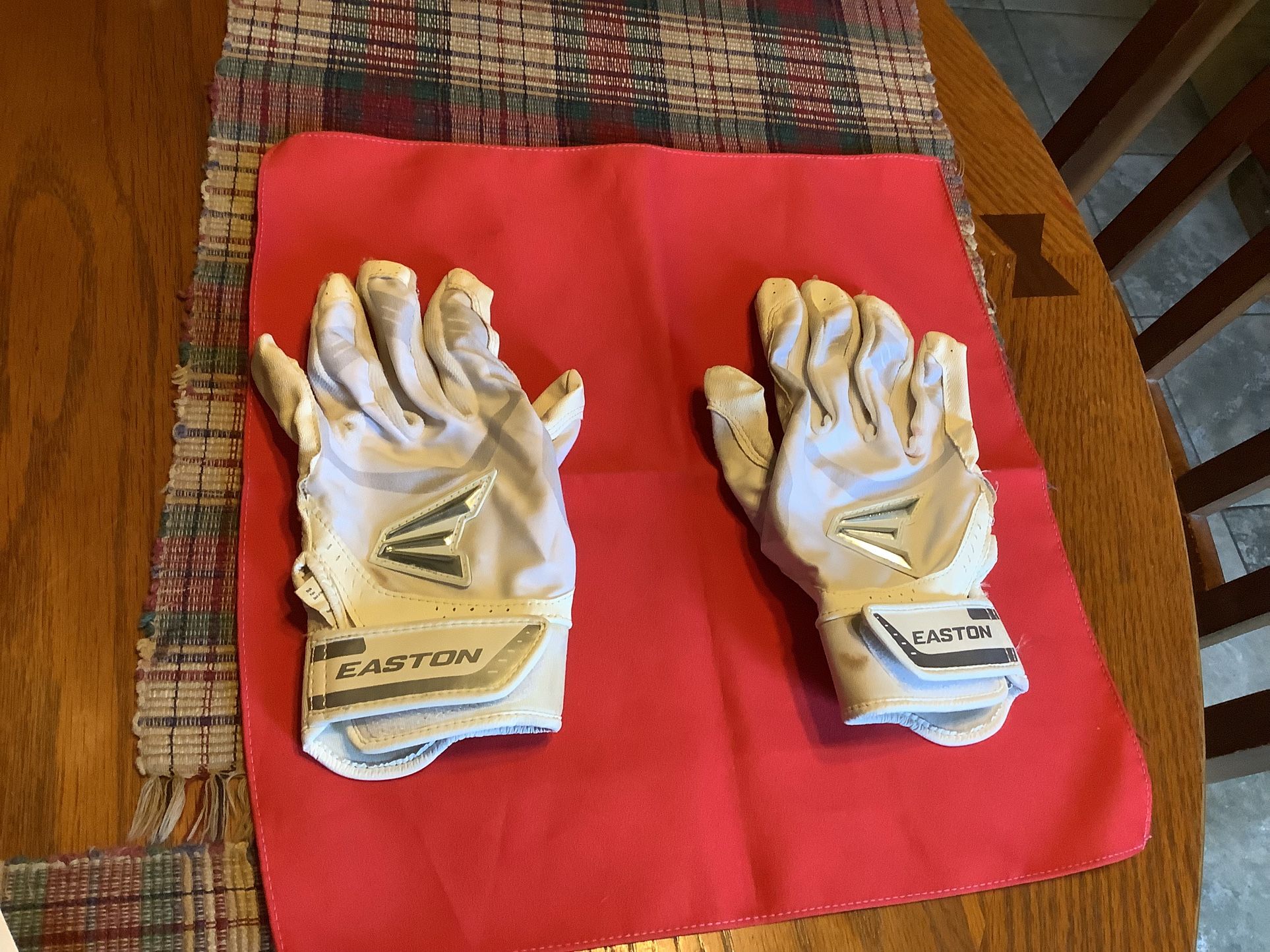 Easton Womens Size Small Batting Gloves Like New Very Clean Velcro Adjust Size. White Color Pair