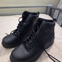 Nike Manoa Leather Black Sneakers Size 9.5