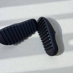 Yeezy Slides 