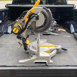 DeWalt DWS716 12” Double-Bevel Compound Miter Saw