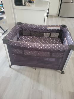 Baby play pen
