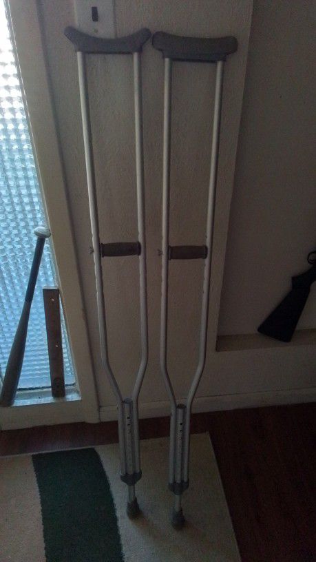 Aluminum Crutches 