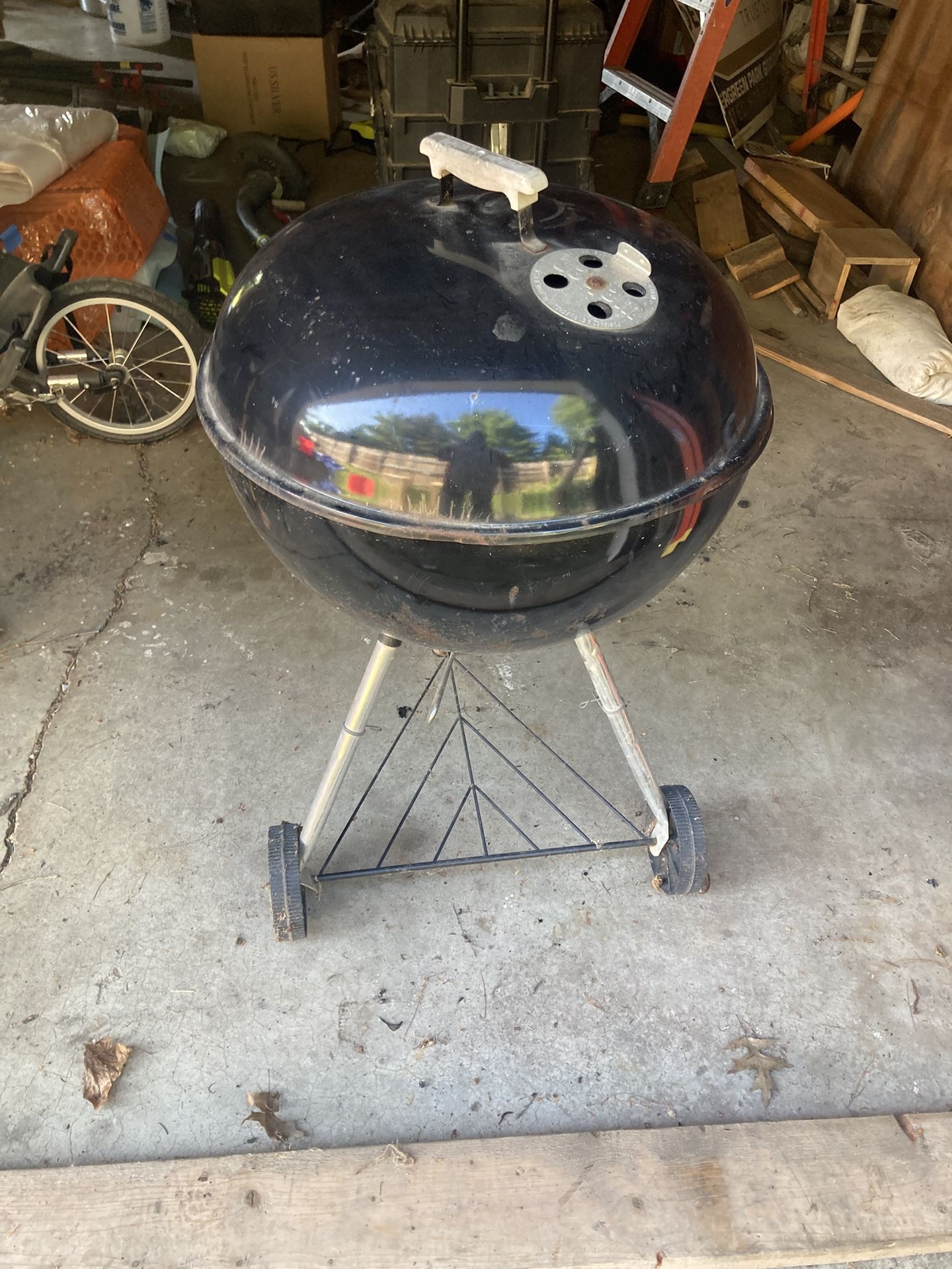 Weber 22” Original Kettle Charcoal Grill - Classic BBQ