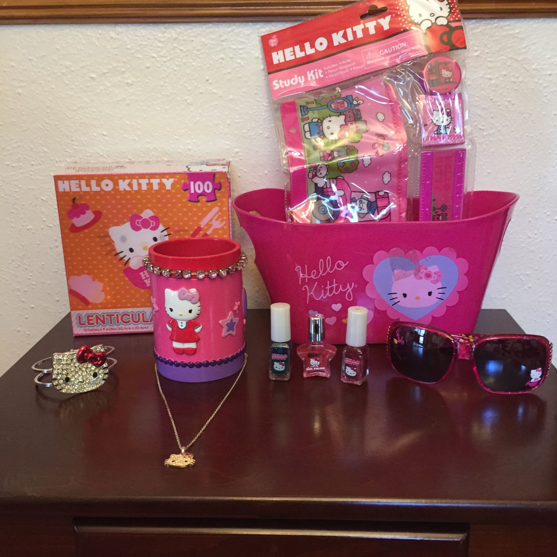 EASTER SPECIAL** HELLO KITTY LOT** PERFECT FOR THE EASTER BASKET 