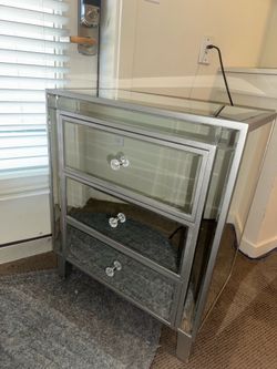 Fairgrove mirrored nightstand/end table