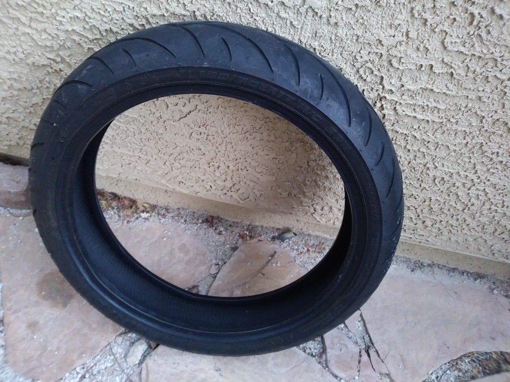 Motorcycle tire 120/70 17