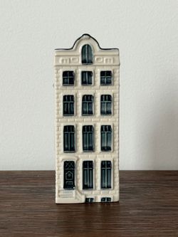 KLM Bols Amsterdam Delft Blue Miniature House #67 35ml Collectible. SEALED