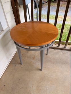Circle end table